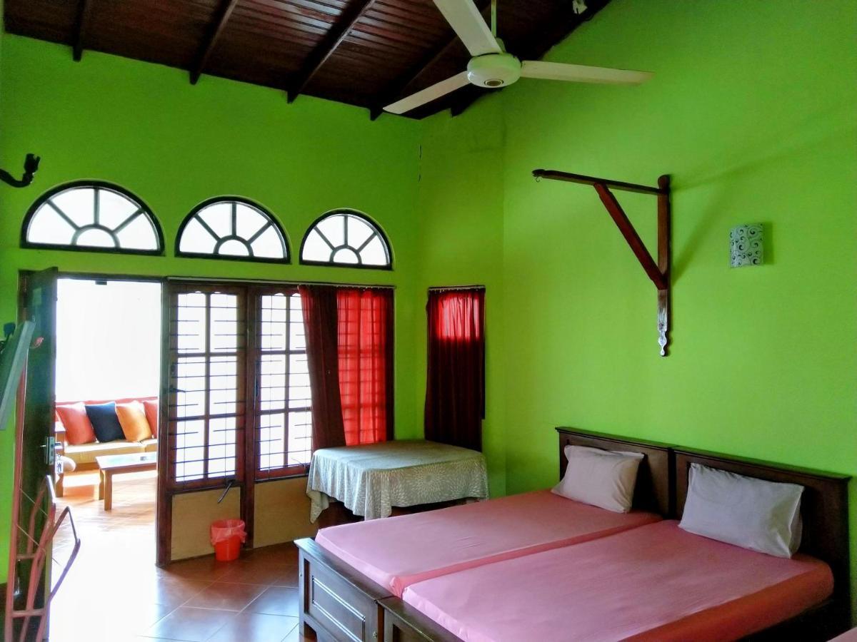 Kandyan Feel Free Homestay ภายนอก รูปภาพ