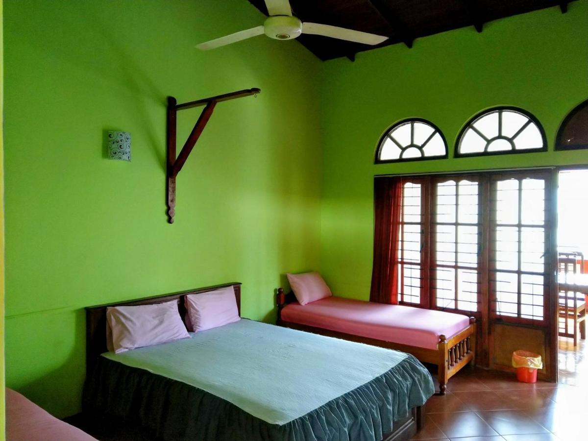 Kandyan Feel Free Homestay ภายนอก รูปภาพ
