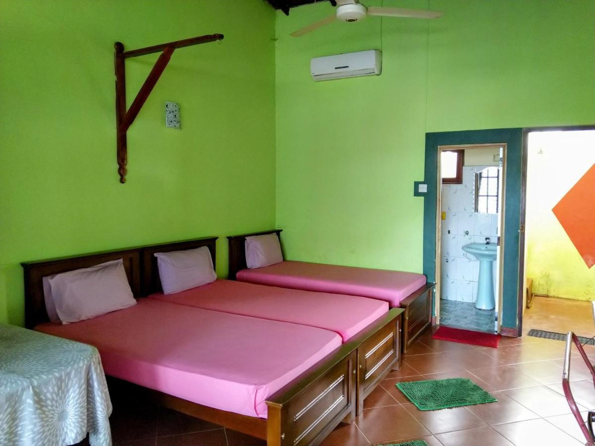 Kandyan Feel Free Homestay ภายนอก รูปภาพ