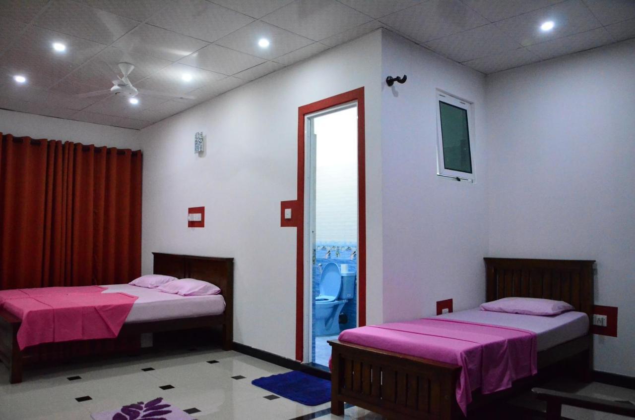 Kandyan Feel Free Homestay ภายนอก รูปภาพ