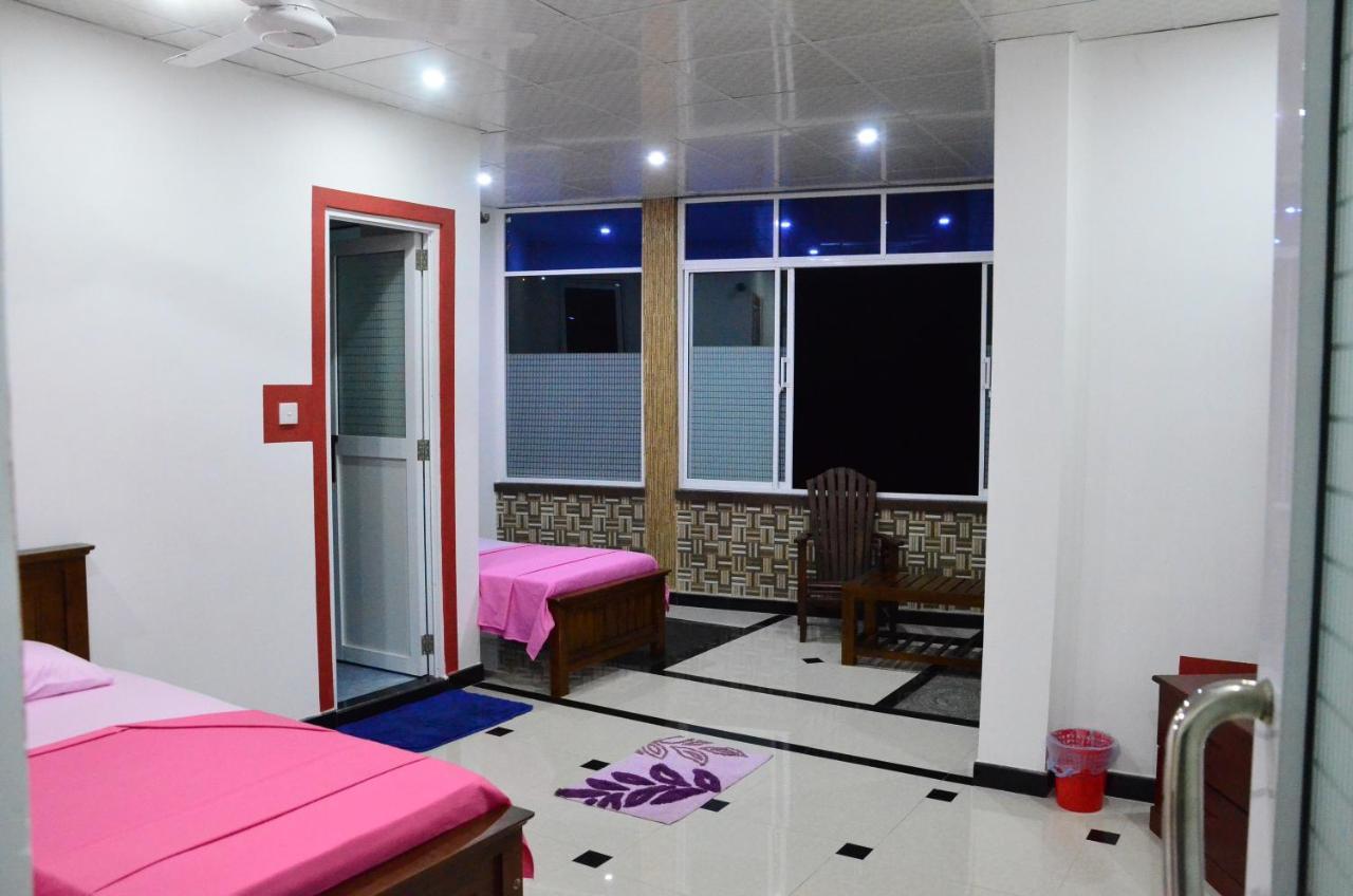 Kandyan Feel Free Homestay ภายนอก รูปภาพ
